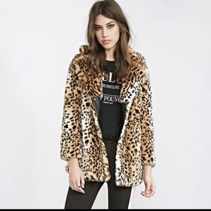 Forever 21 Faux Fur Leopard coat Size large EUC